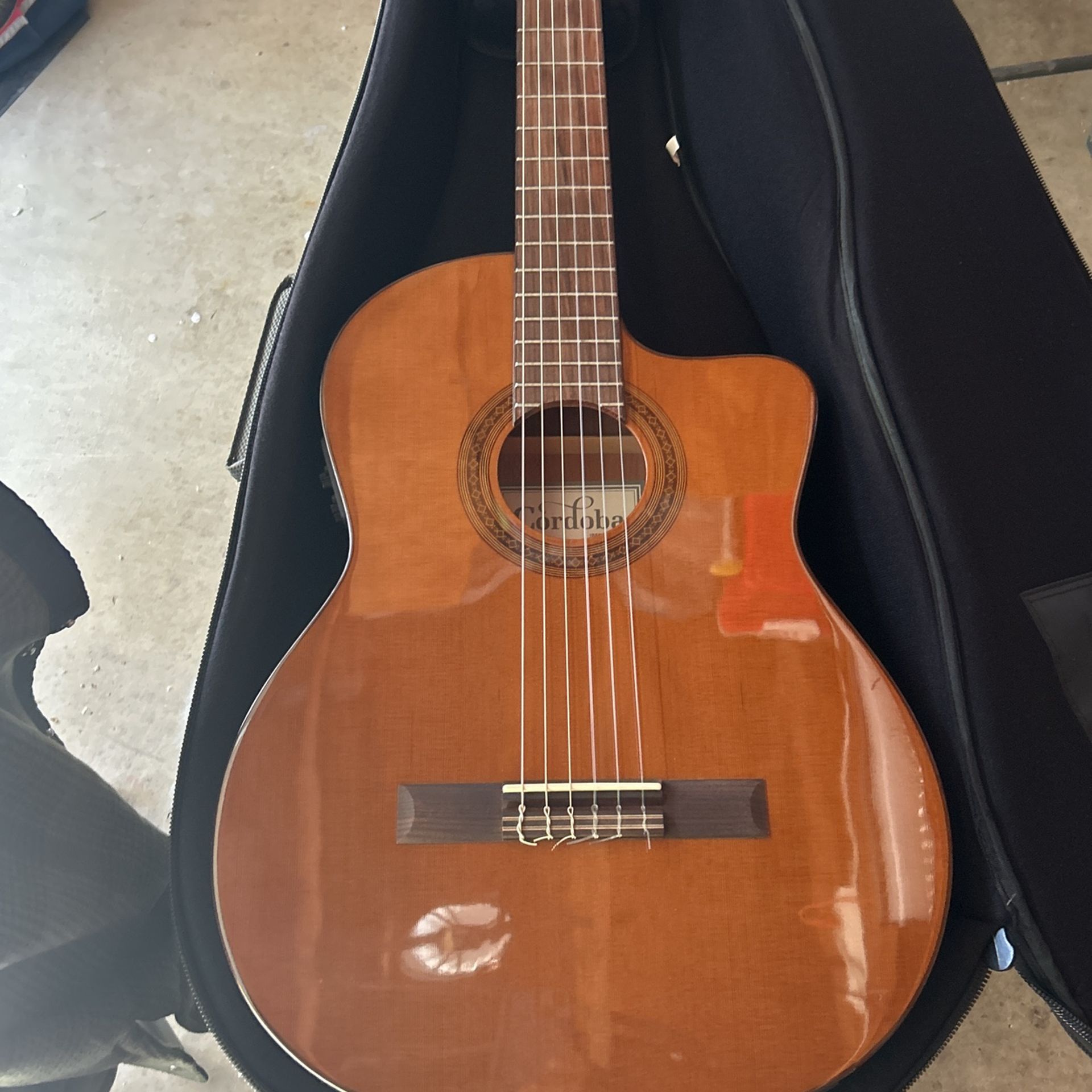 Cordoba Iberia Series C5-CET (With Case)