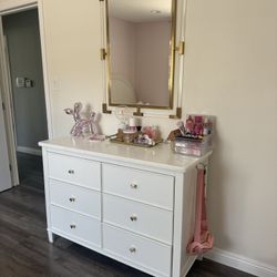Delta Dresser 