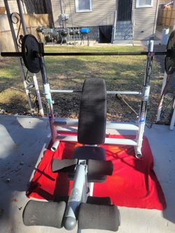 COMPETITOR. OLYMPIC WEIGHT BENCH  LEG EXTENSION  ADJUSTABLE INCLINE  AND  BAR HEIGHT.  7'  45LB BAR  WITH CLIPS.  2 GOLD'S GYM 45LB PLATES 
11525 S  H