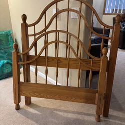 Solid Wood Twin Bed Headboard & Footboard – Excellent Condition