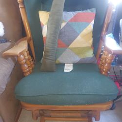 Antique Rocking Chair 🪑