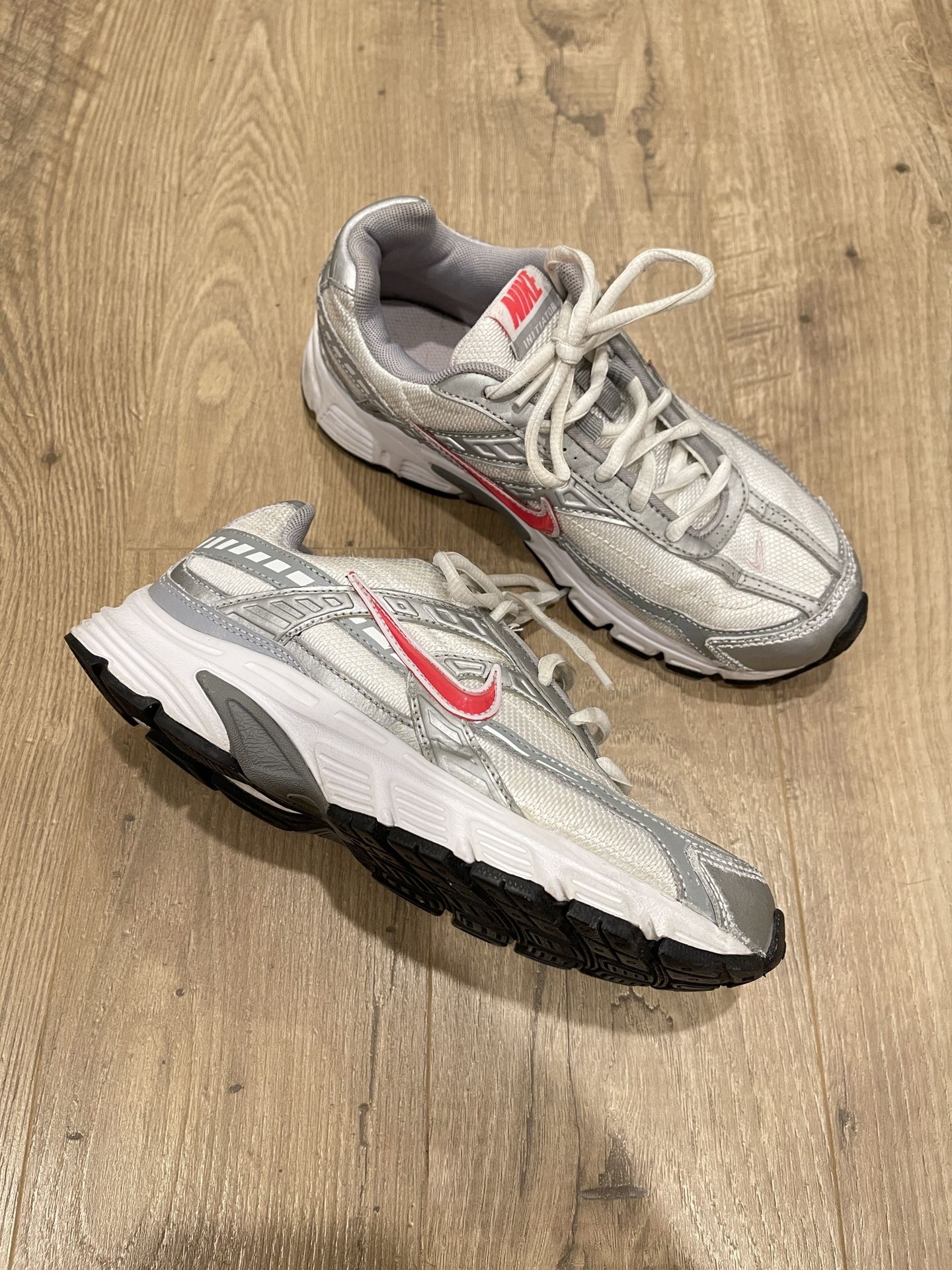 Nike Initiator - White/Pink/Grey - Women’s 6.5