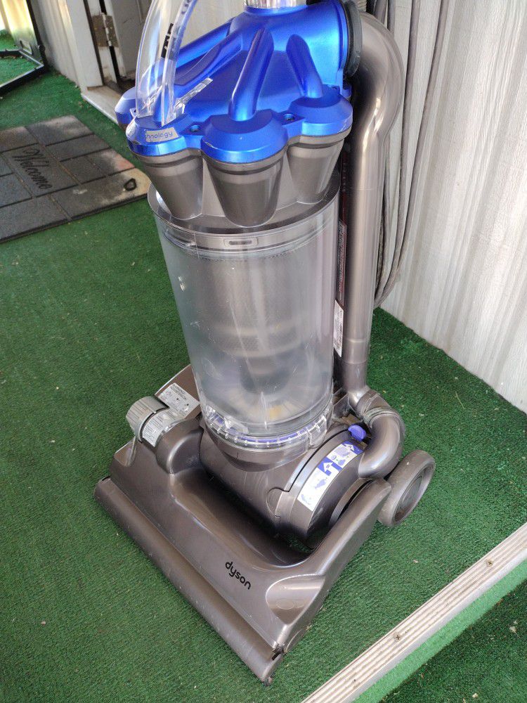 Dyson DC 33 Comercial Bagless Upright Vacuum Cleaner 