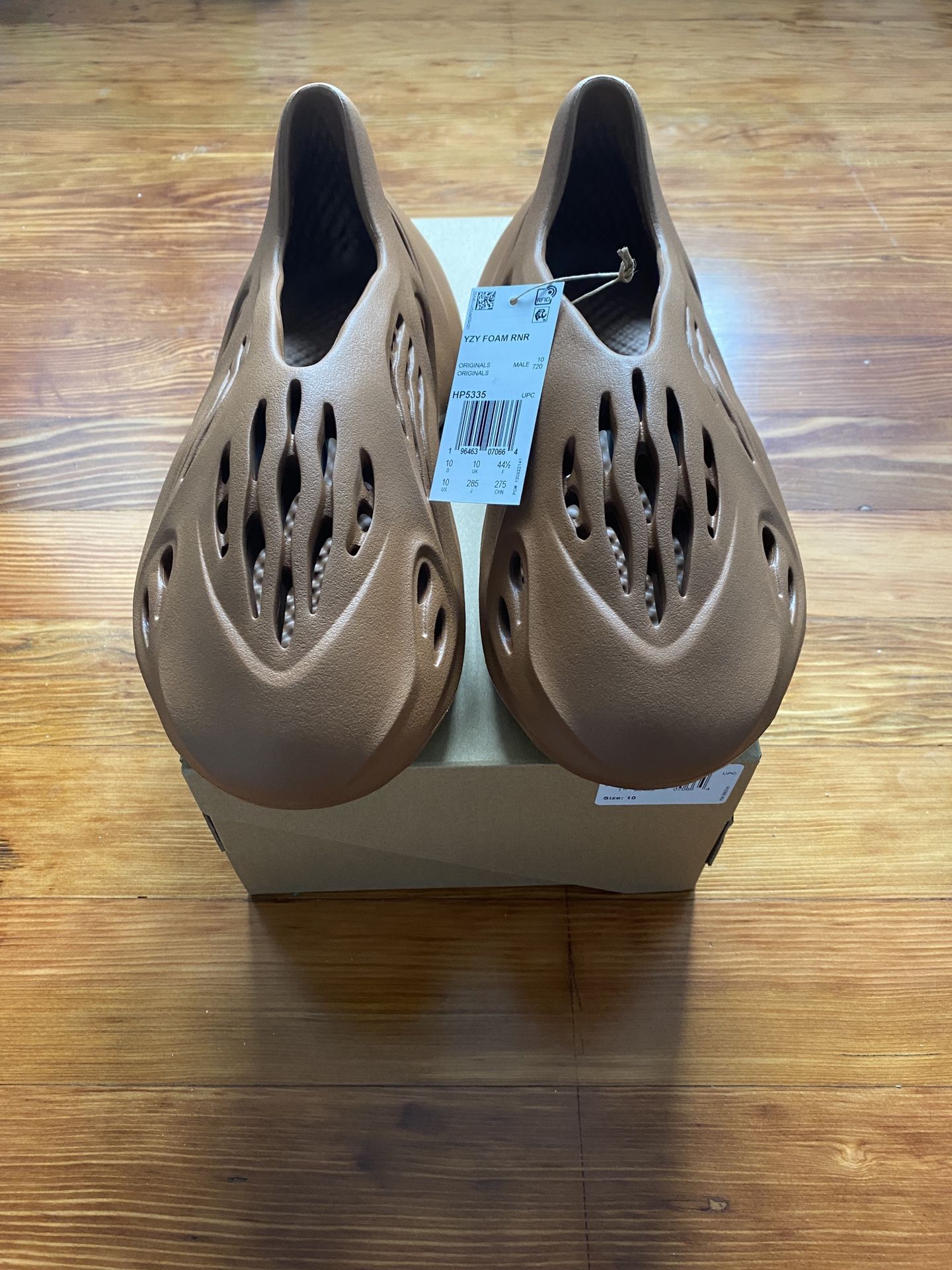 Adidas Yeezy Foam RNR clay Red Size 10