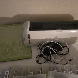 Cricut Machine And  Cartridges 