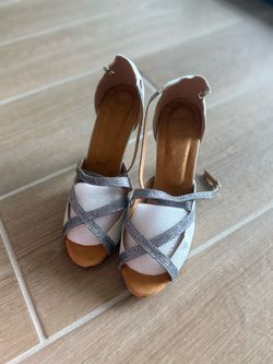 Dance shoes 318