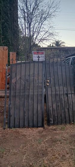 Gate  door  6ft X 58 inch H $220 not low ballers