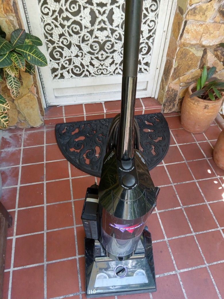 Fantom 11.0 Amps Vacuum Cleaner 