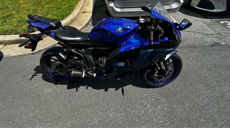 Yamaha R7