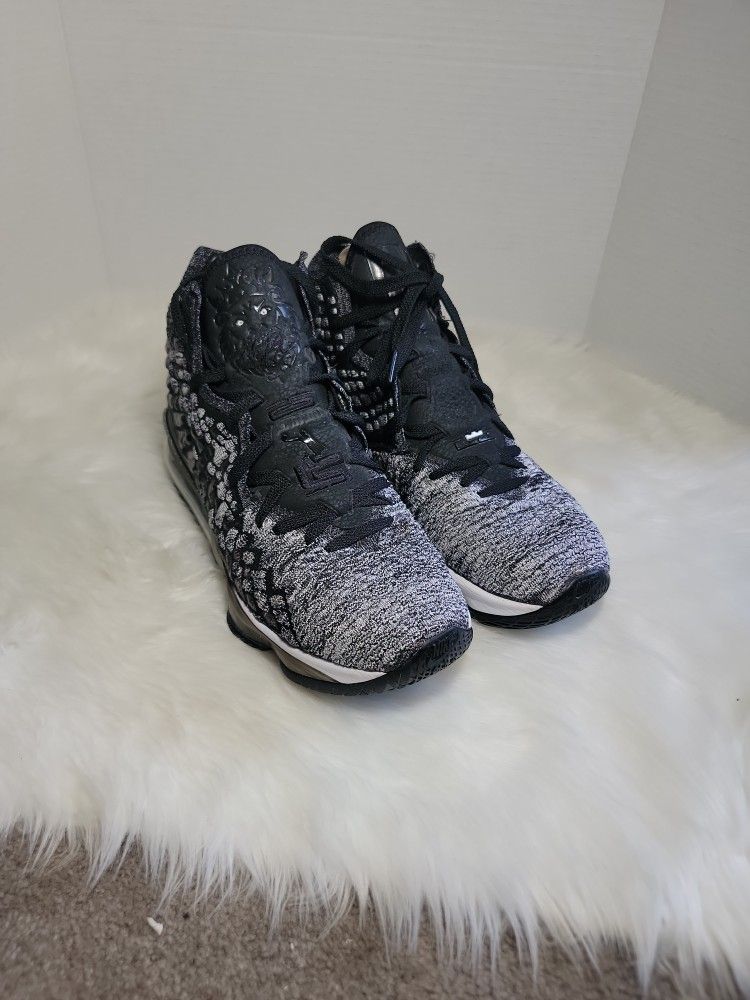 Nike Men's LeBron 17 Sneakers