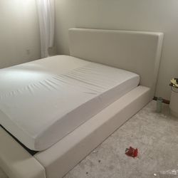 BRAND NEW KING MATRESS