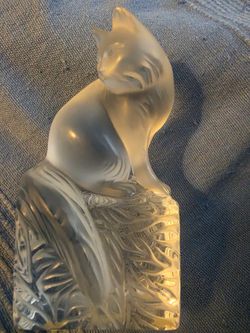 Lalique frosted sitting cat looking back 5" tall