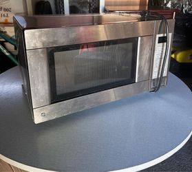 ge® 1.6cu. ft. capacity countertop microwave oven 2450mhz