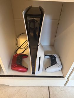 PS5 Slim Disc Edition 1TB + 2 Controllers