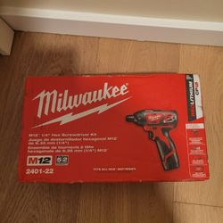 Milwaukee 12v Drill 