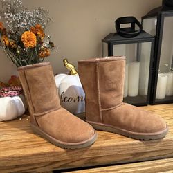 Women’s UGGs Classic Short Chestnut Size 5 