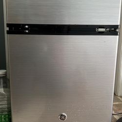 Mini Fridge 