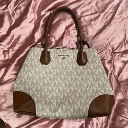 Women tote