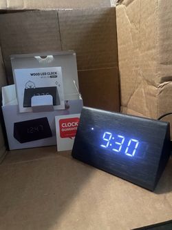 PLASTIC wood texture clock