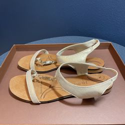 Women’s flat sandals size 6