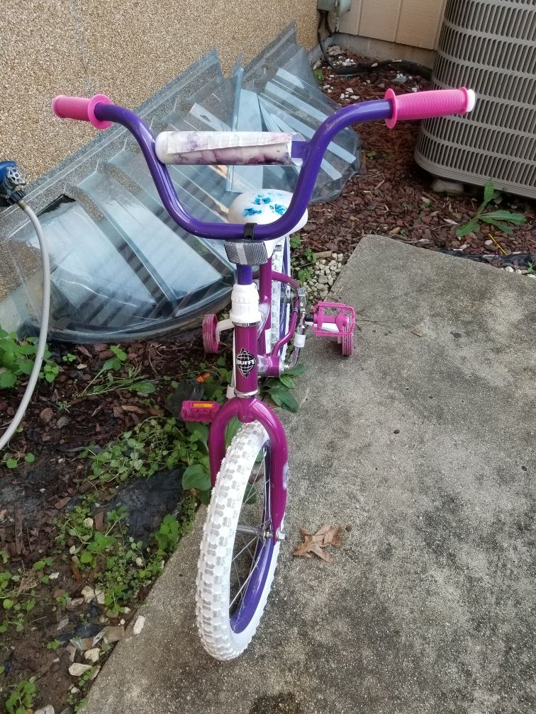 Huffy kids / Girls bike 16 inch with training wheels