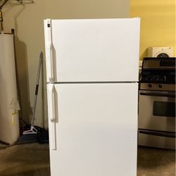 Hotpoint Refrigerator Top Freezer 