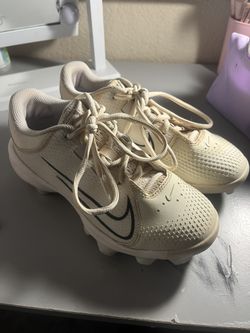 Nike Softball women’s cleats