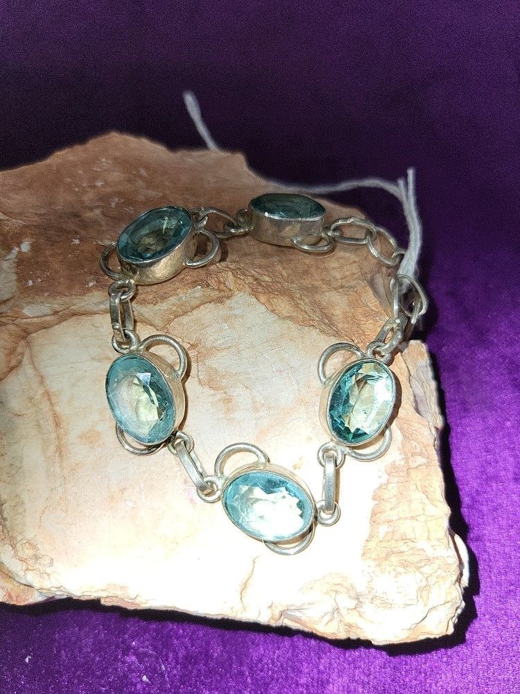 Baby blue stone bracelet 💙 