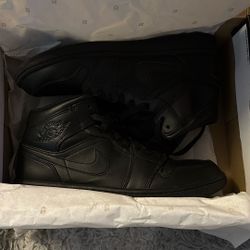 Air Jordan 1 Mid  All Black Color Way 
