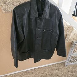 Nice leather jacket, only war a couple times
Exer