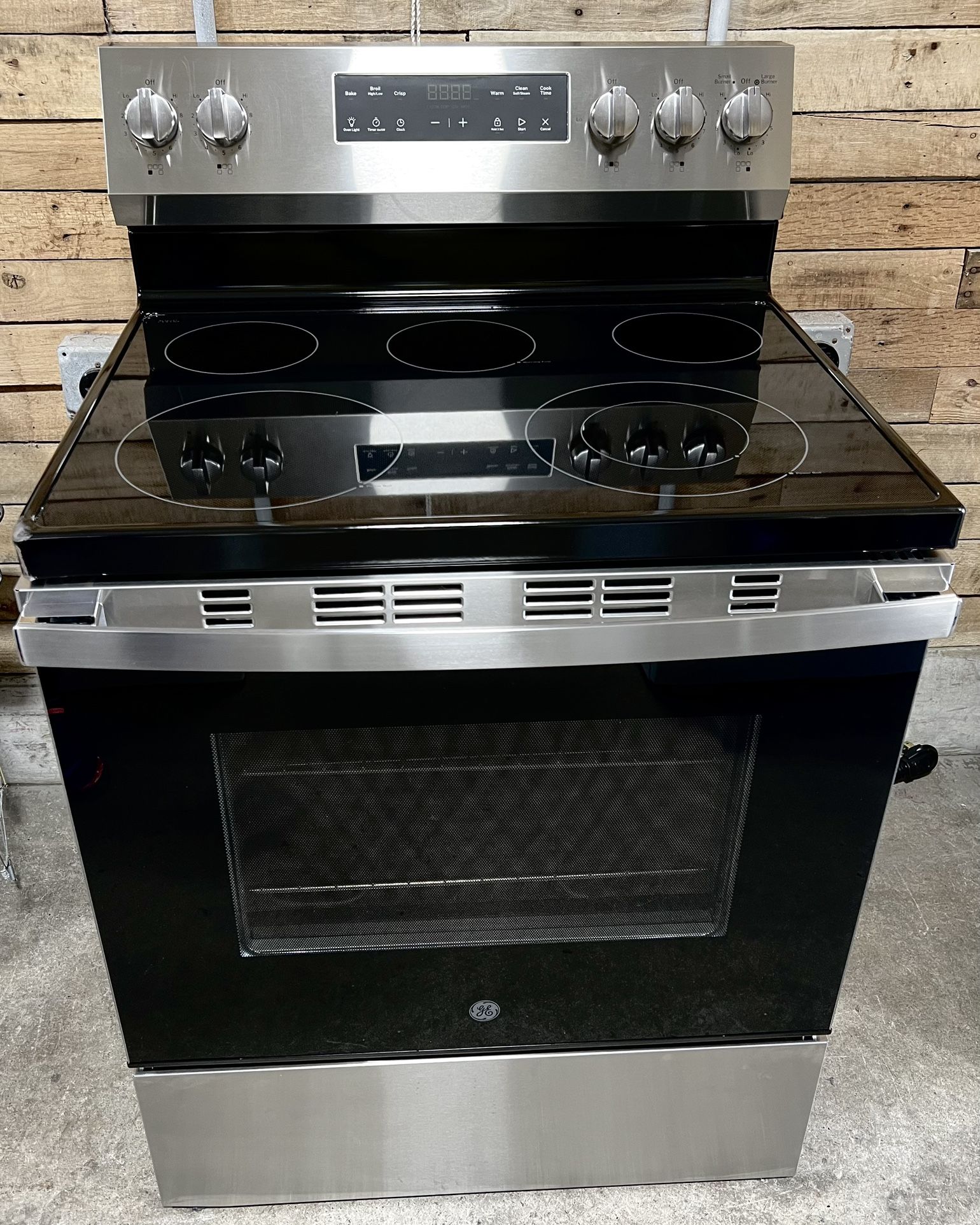 NEW SmoothTop 5-Element Range w/Crisp Mode