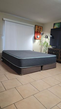 NEW CALIFORNIA KING SIZE TUFT AND NEEDLE MINT MATTRESS FOR SALE! IN EXCELLENT CONDITION, FREE DELIVERY