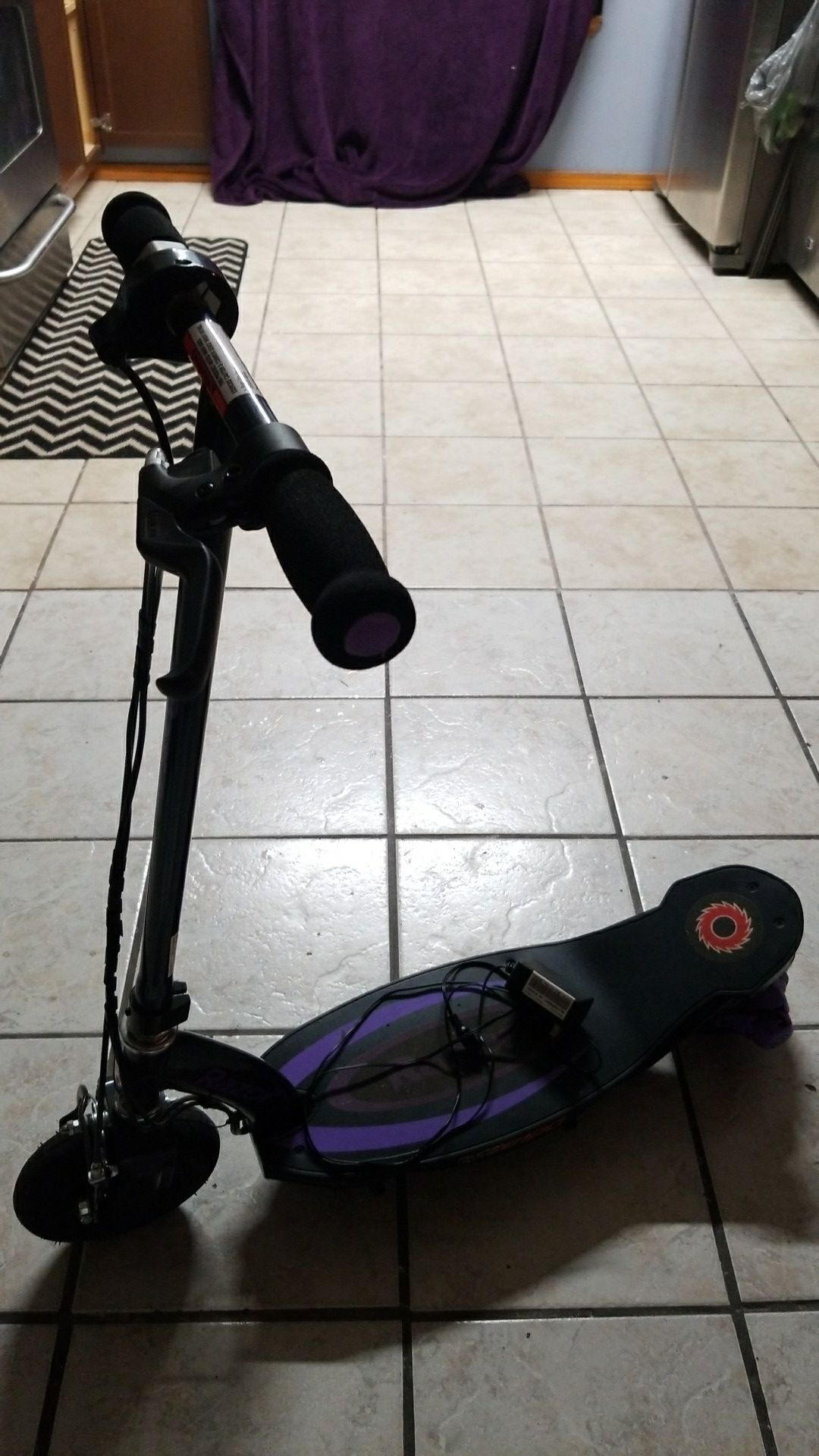 Electric razor scooter