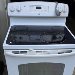GE Kitchen Electric  Stove. 