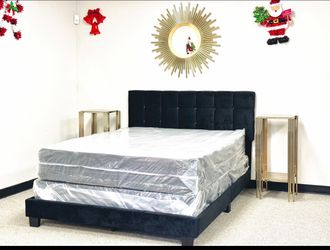 New king size black bed + mattress ( free delivery 🚚)