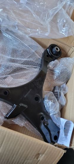 2001-----2005 Honda Civic / Acura EL  lower control arms with ball joints