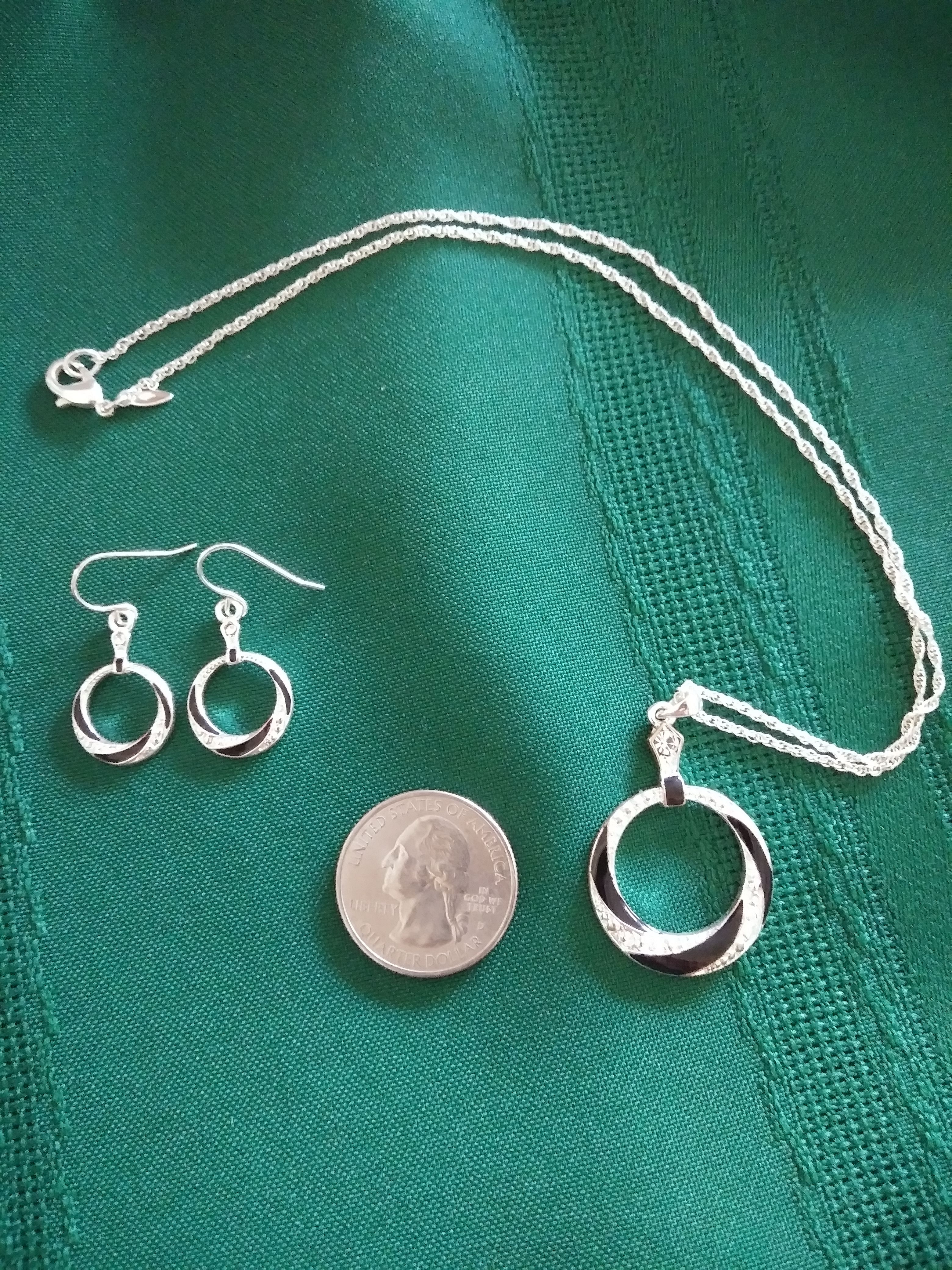 Last minute gift!! $5 New Necklace n earrings (set)