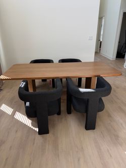new Zoey Dining Table with 4 Petra Boucle Accent Chairs