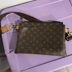 Louis Vuitton Shoulder Bag