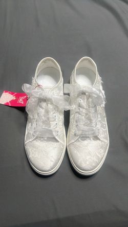 Jiajia white lace sneakers for brides and quinceañeras