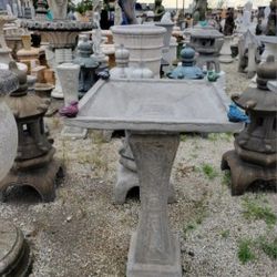 Concrete Birdbath 