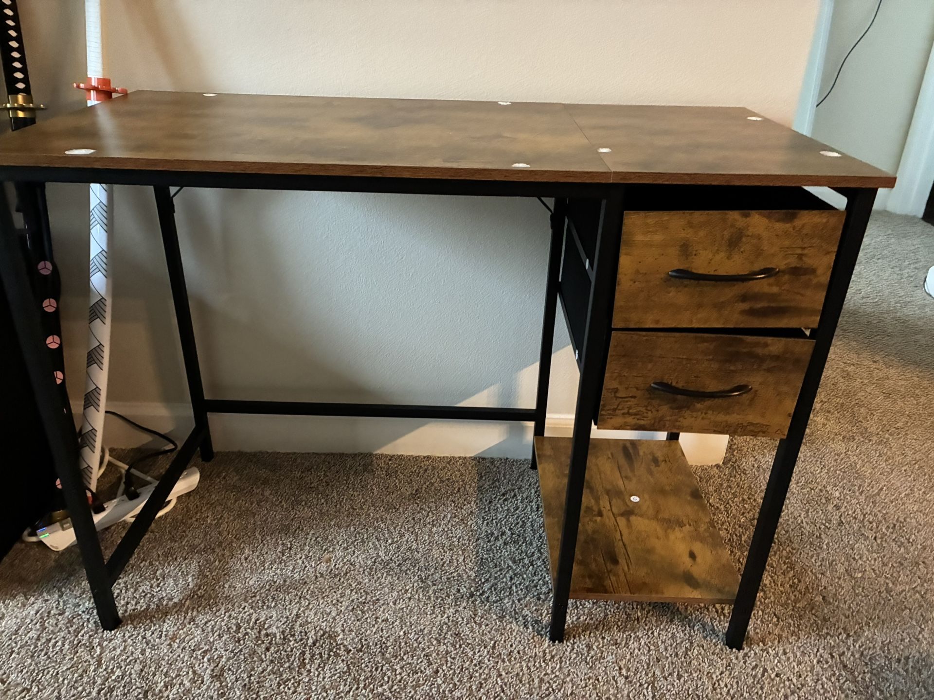 brown desk 