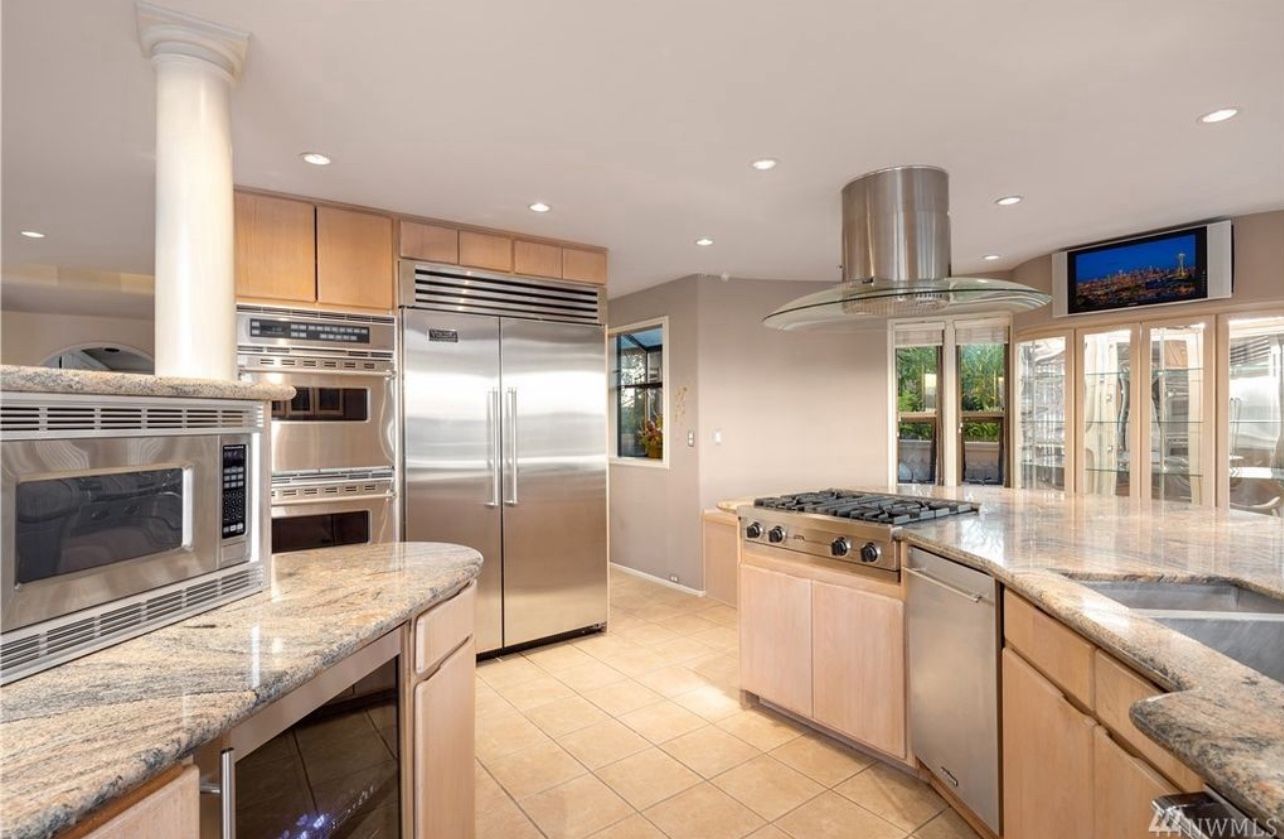 Complete Kitchen With High End VIKING Appliances