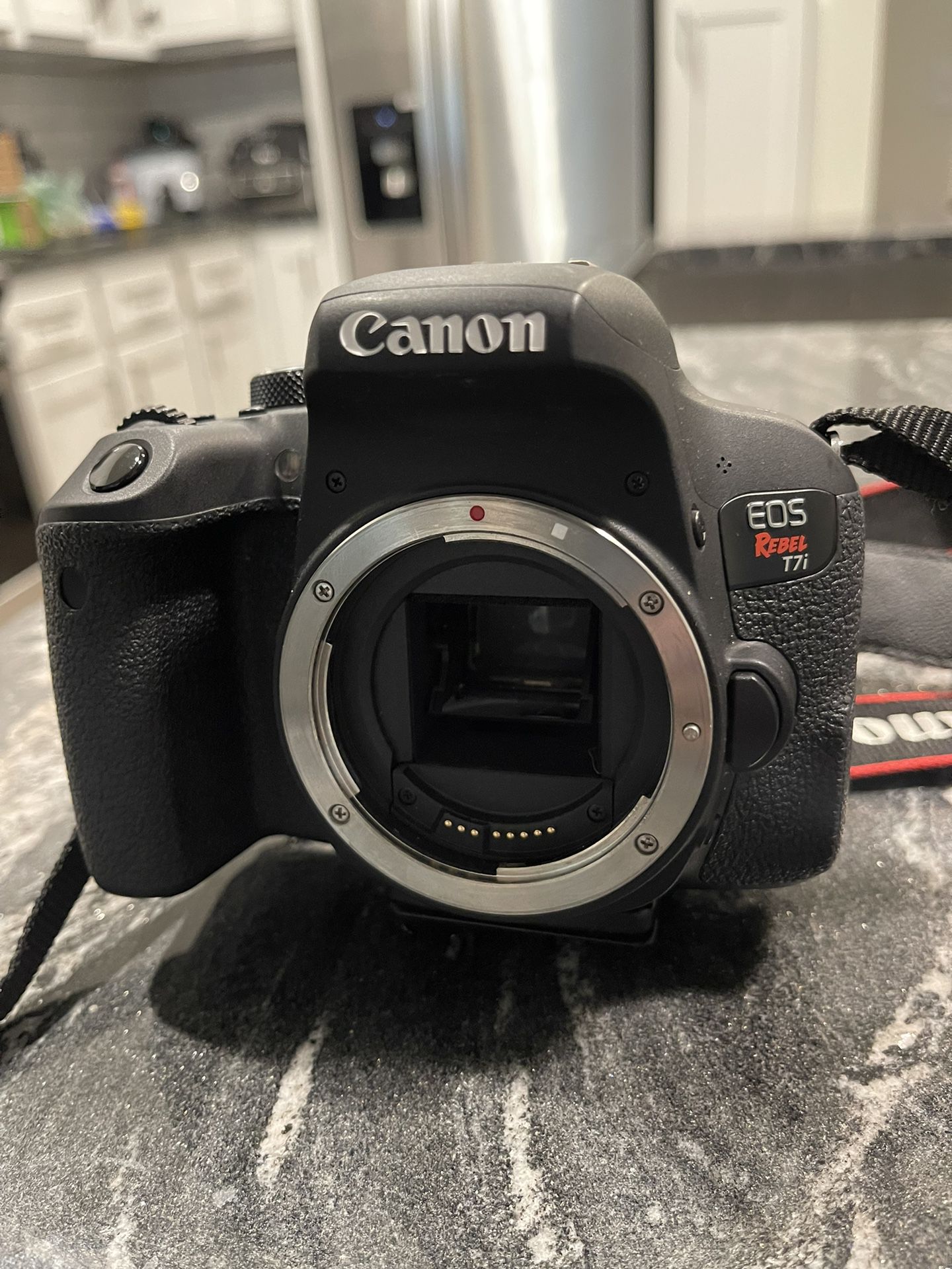 Canon T7i DSLR. *Great condition, barely used*