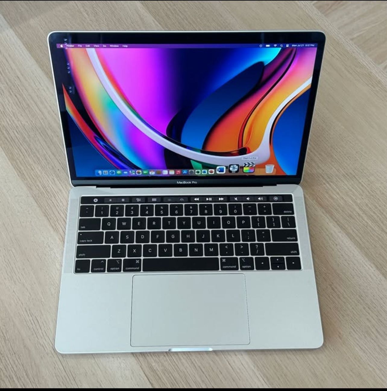 APPLE MACBOOK PRO 13” 2019 TouchBar Core i5 8GB 256GB SSD Video Editing//Audio Recording!!