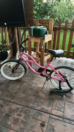 Girls hello kitty bike