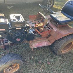 Wheel Horse Lawn Tractor