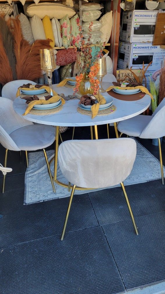 FIVE CHAIRS DINING TABLE