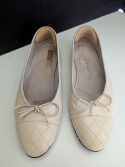 Chanel Classic beige flat shoes s. 7