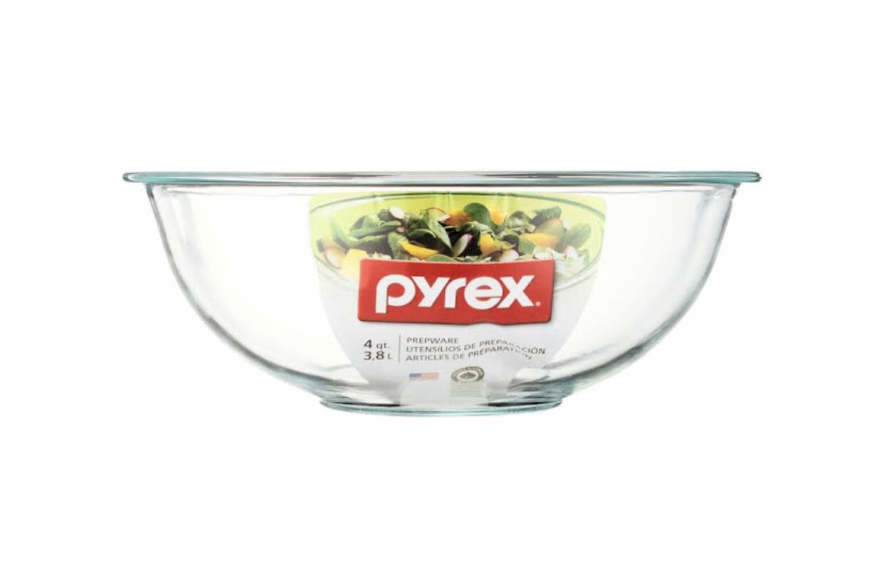 New!! Pyrex 4 piece 4 qt Mixing bowl set